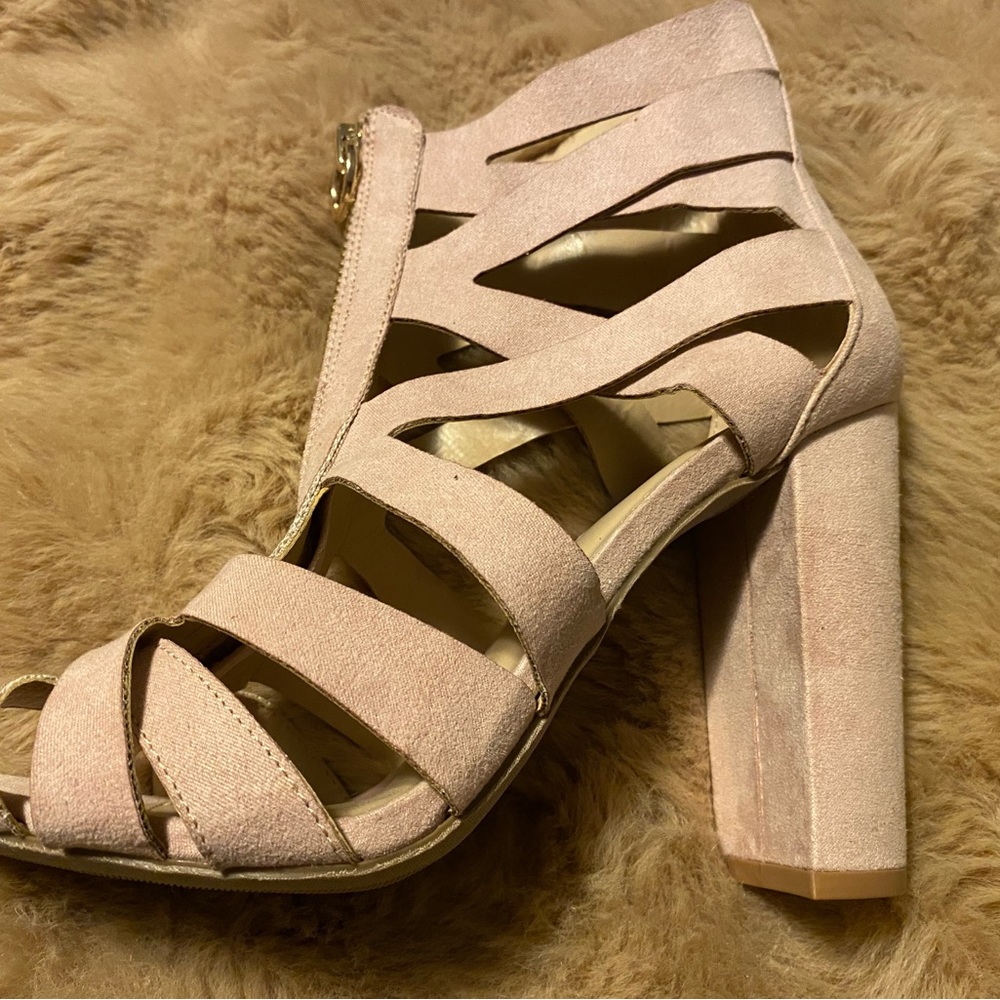 Charolette Russe Caged Faux Suede Strappy Block Heels size 7